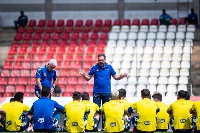 Fotos do treino do Cruzeiro na Arena do Jacar, em Sete Lagoas. Time fechou a preparao para enfrentar a Ponte Preta, s 11h deste sbado, pela 23 rodada da Srie B
