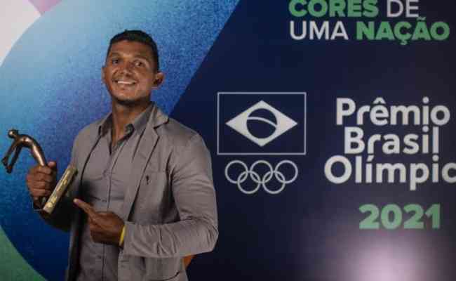 Isaquias Queiroz venceu em duas categorias o Prmio Brasil Olmpico na ltima tera-feira: melhor atleta da canoagem e melhor atleta entre os homens