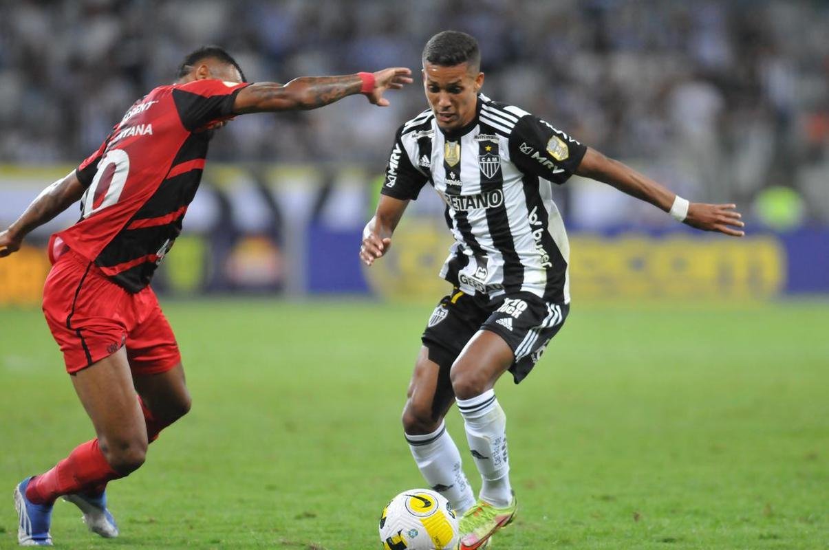 Fotos da partida entre Atltico e Athletico-PR, neste domingo (7), no Mineiro, pela 21 rodada do Campeonato Brasileiro