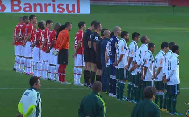 Internacional e Palmeiras se enfrentaram pelo Brasileiro de 2011 com narrao de Clber Machado