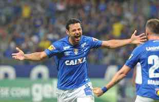 Cruzeiro venceu com facilidade o time paranaense na noite deste sbado