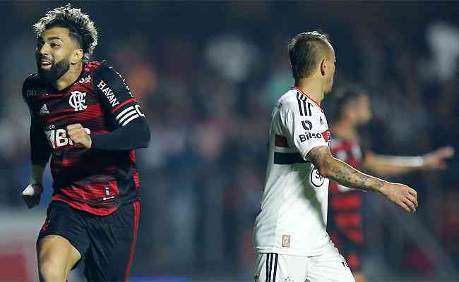 Corinthians busca empate, mas sai da briga pelo segundo lugar