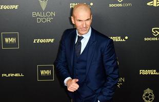 Personalidades do esporte no tapete vermelho do prmio Bola de Ouro, da France Football, no Theatre du Chatelet, em Paris.