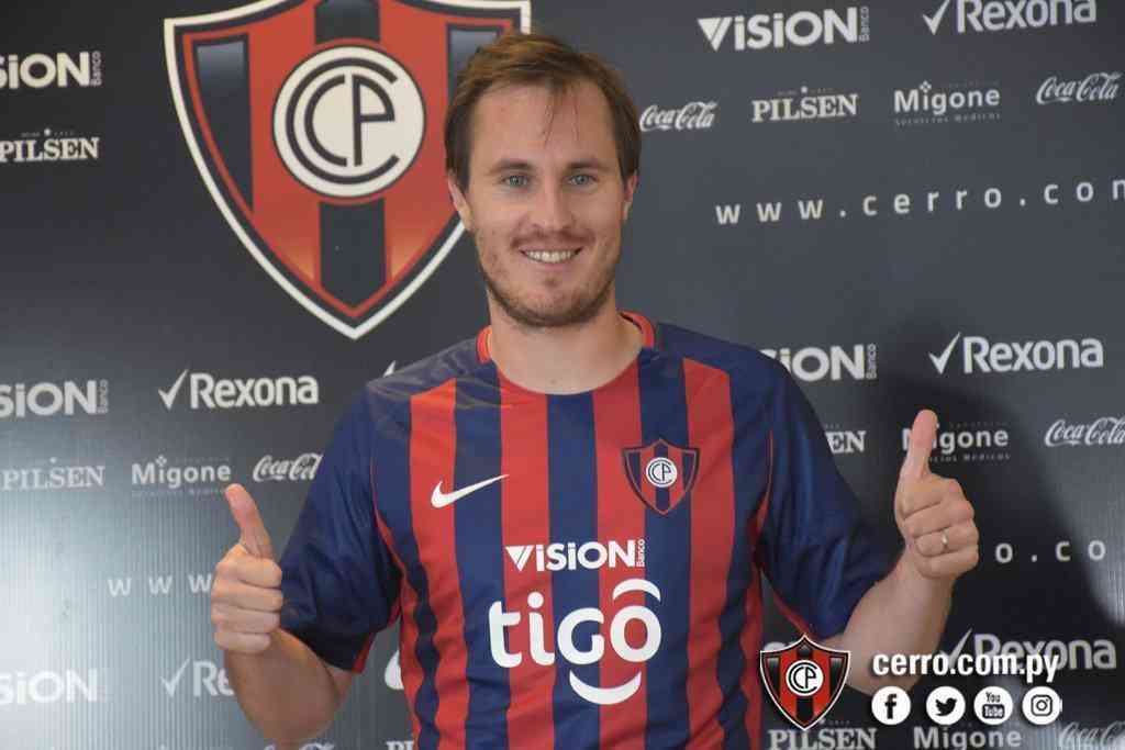 Hernán Novick - meia se transferiu do Guaraní para o Cerro Porteño