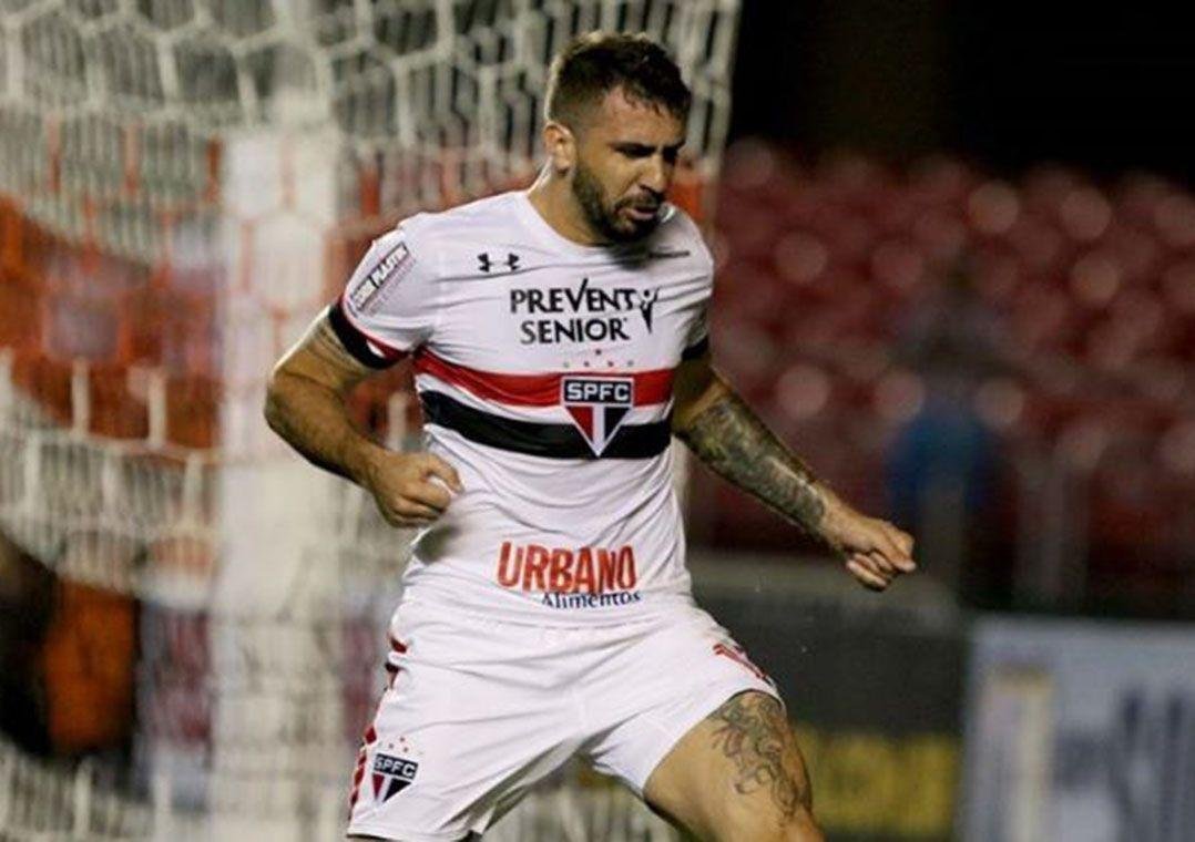 Lucas Pratto - o Cruzeiro chegou a fazer uma consulta ao So Paulo para conhecer as condies de uma eventual venda. Contudo, o presidente Carlos Augusto de Barros e Silva - o Leco - afirmou que o argentino no ser negociado. O clube interessado em Pratto teria de pagar ao Tricolor mais de R$ 20 milhes. Recentemente, o River Plate-ARG surgiu como possvel destino do centroavante. 