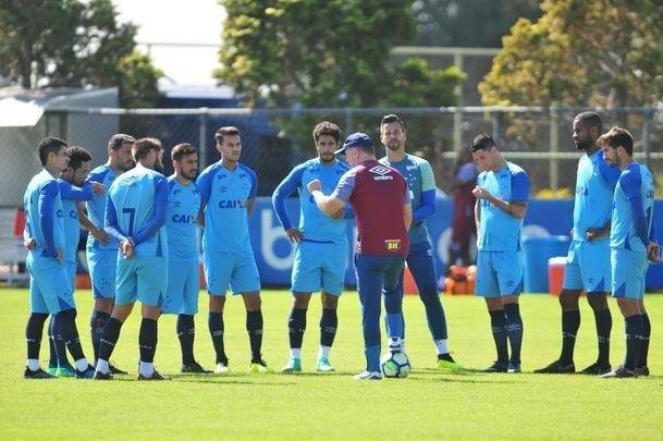 Imagens do treino do Cruzeiro com a presena do presidente Wagner Pires de S