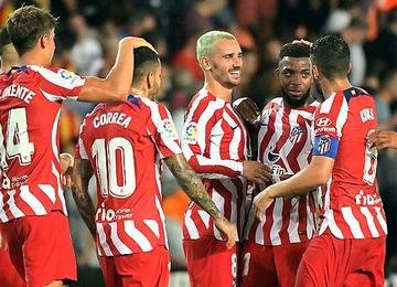 Com gol de Griezmann, time colchonero vence fora de casa e chega aos sete pontos, em sexto na classificação. Valencia é o 14º colocado
