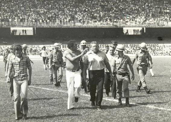 Fotos da carreira do polmico tcnico Yustrich, o Homo