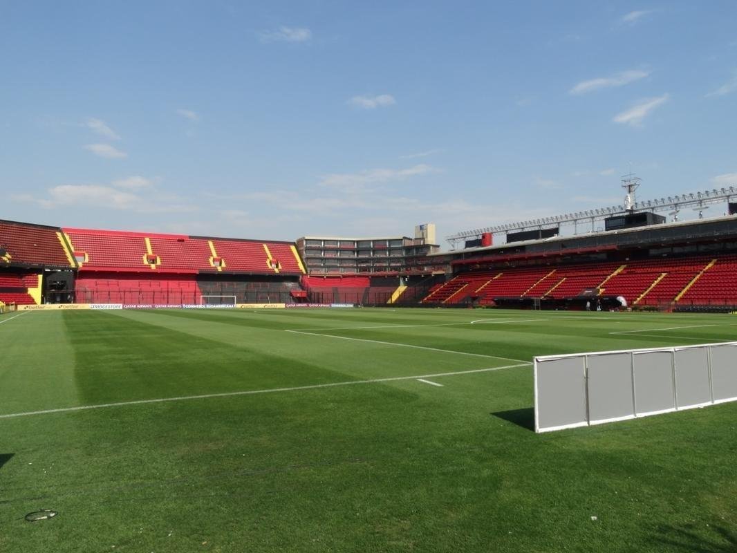 Construdo em 1946, o Cemitrio de Elefantes foi onde o Coln venceu o Santos de Pel, a Seleo Argentina, o Pearol, ento campeo mundial, e os poderosos River Plate e Boca Juniors