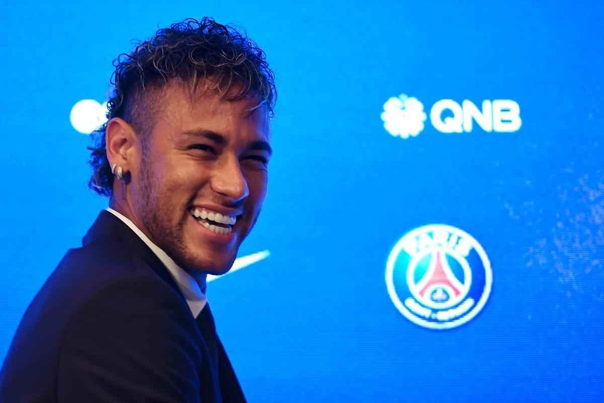 Imagens da apresentao de Neymar como grande reforo do Paris Saint-Germain 