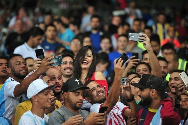 Fotos do empate por 1 a 1 entre Argentina e Paraguai, no Mineiro, pela Copa Amrica
