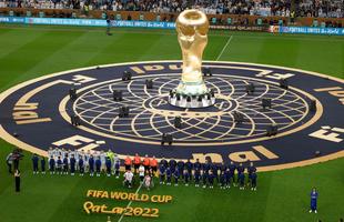 Entrada de Argentina e Frana no campo do Estdio Icnico de Lusail para a final da Copa do Mundo foi um espetculo  parte. Veja fotos do show de fogos, de luzes e da execuo dos hinos nacionais dos dois pases