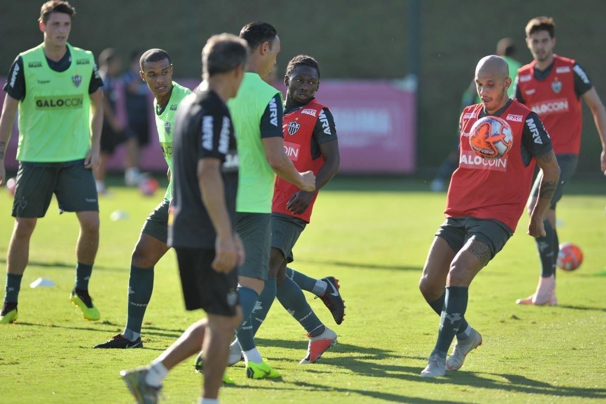 No dia da apresentao de Rver, outro zagueiro tambm chamou ateno: Igor Rabello, que foi a campo pela primeira vez