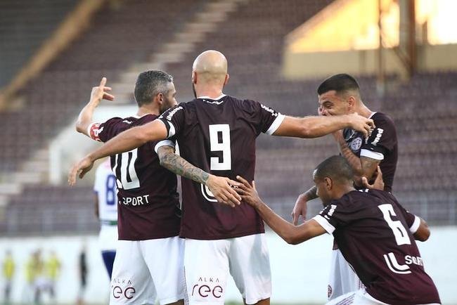 Ferroviria venceu com trs gols de Michel, dois de Welinton Torro (ex-Cruzeiro), um de Bruno Xavier, um de Tony (ex-Amrica) e um de Jhoninha