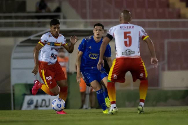 Fotos do jogo entre Juazeirense e Cruzeiro, no Estádio Adauto Moraes, em Juazeiro-BA, pela terceira fase da Copa do Brasil