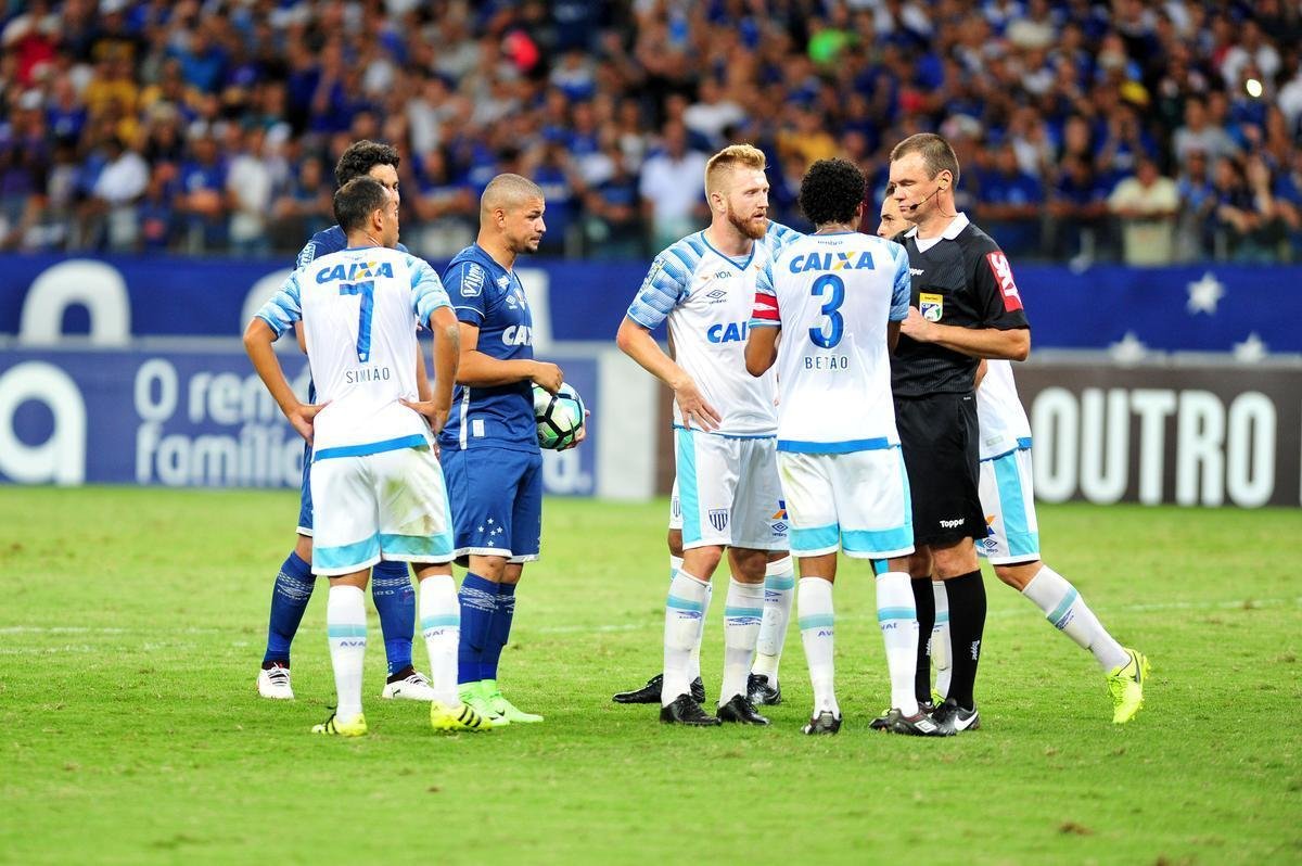 Fotos de Cruzeiro 2x2 Ava, no Mineiro, pela 35 rodada do Campeonato Brasileiro