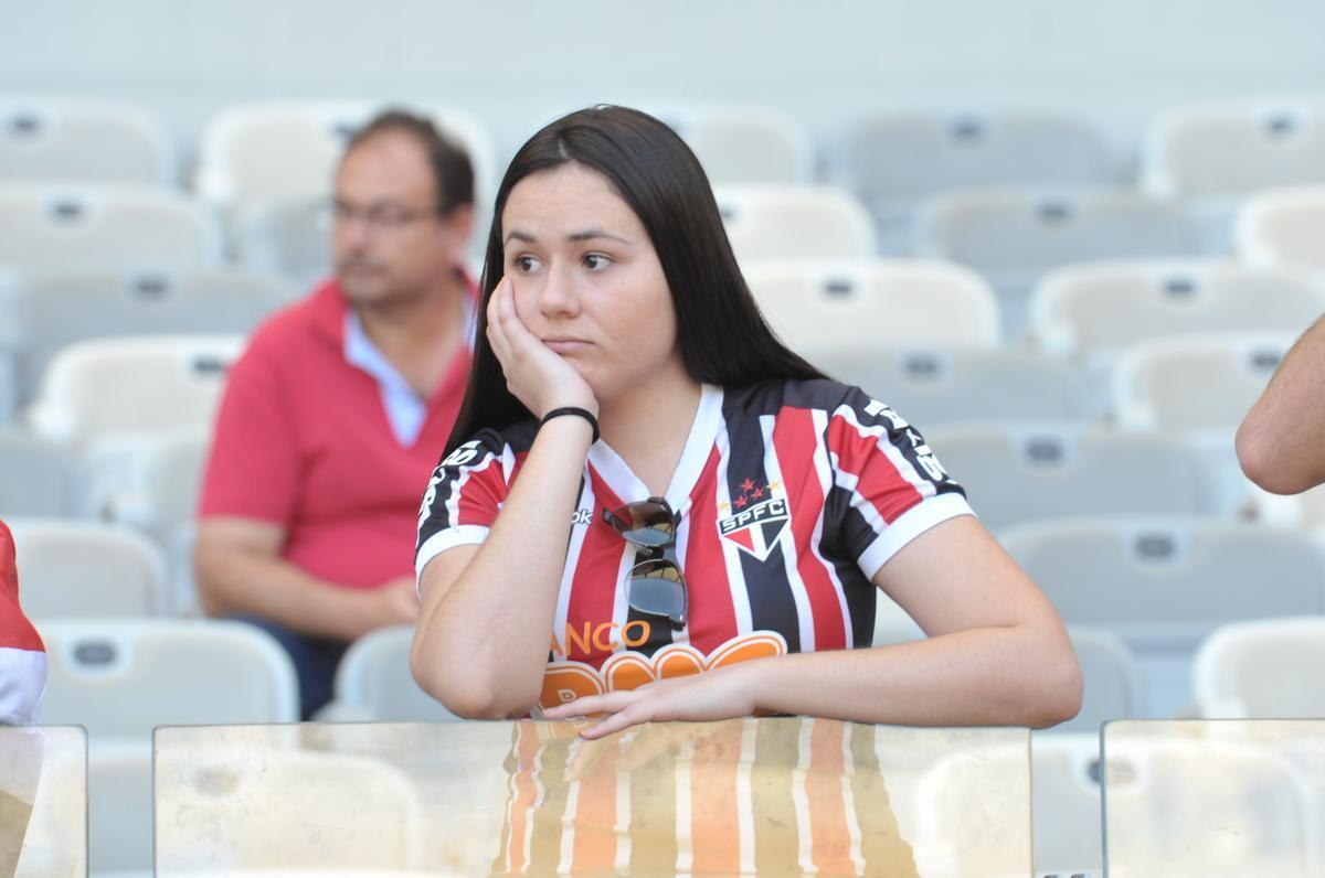 Imagens das torcidas de Cruzeiro e So Paulo no Mineiro