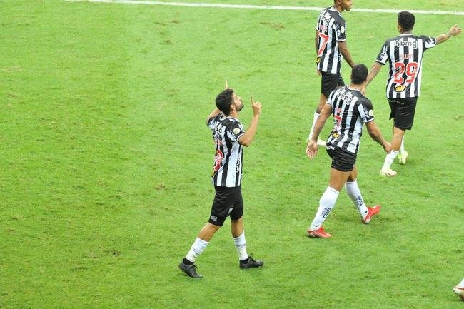 Fotos do gol de Diego Costa, de cabe�a, sobre o Sport. Foi primeiro gol do Atl�tico na vit�ria por 3 a 0 pela 21� rodada do Brasileiro