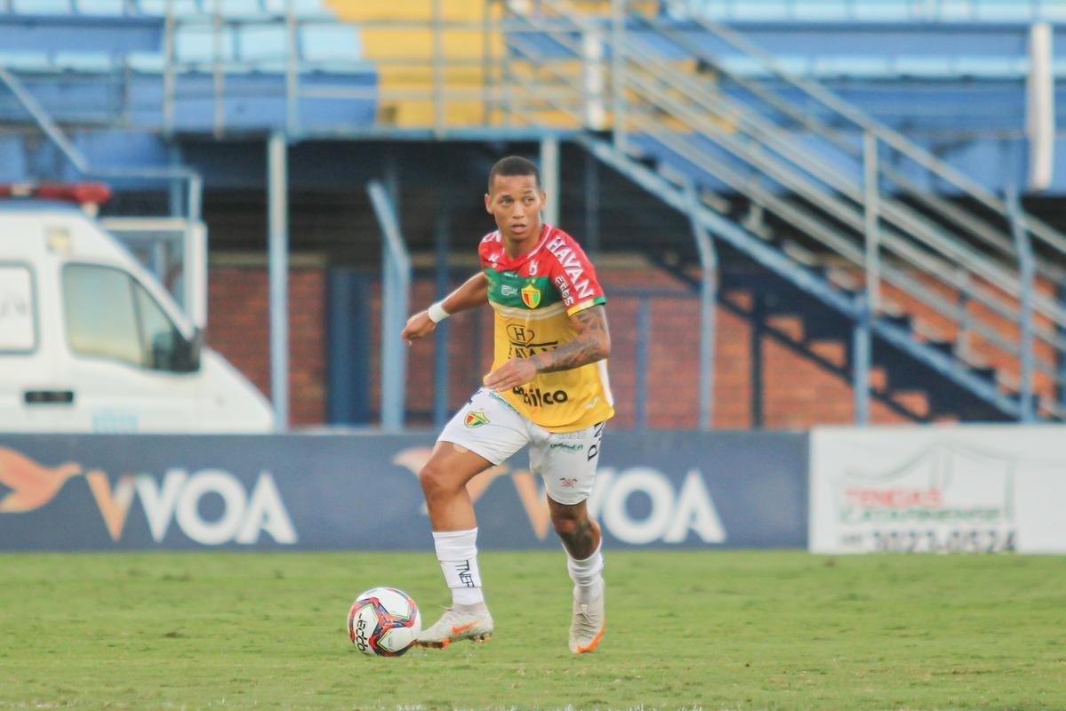 Z Mateus (meio-campista)