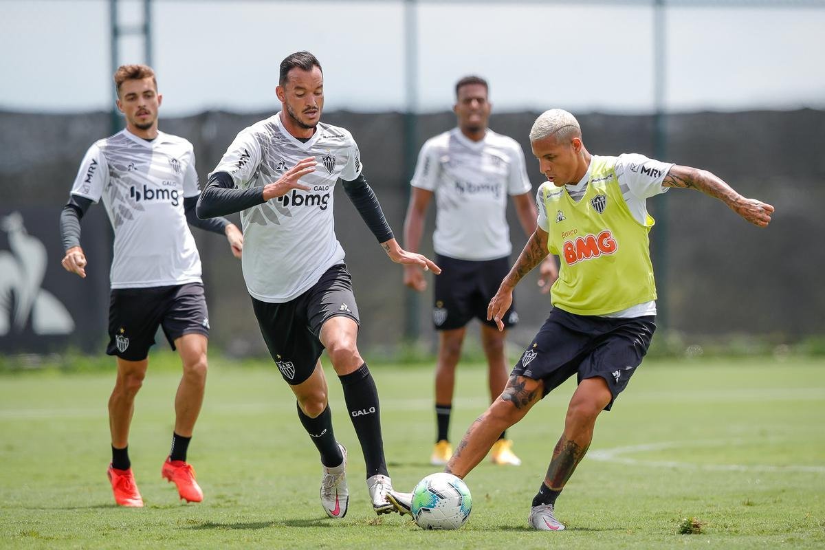 Veja fotos do treino do Atltico