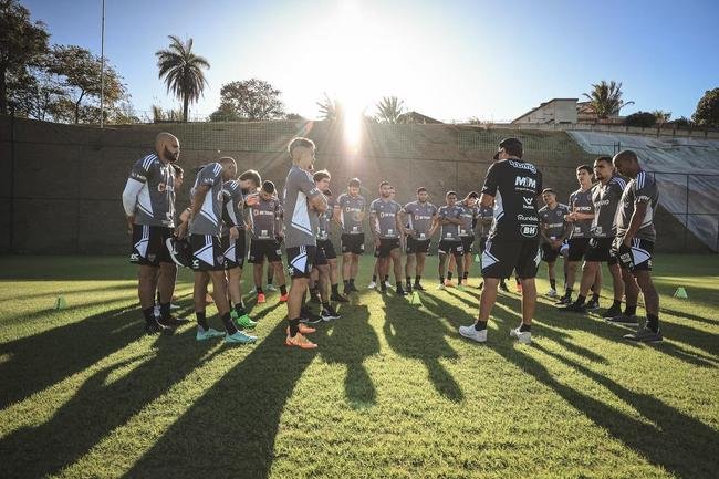 Nesta tera-feira (26), Cuca foi apresentado como treinador do Atltico - pela terceira vez na carreira. Primeiro, foi saudado pelo diretor de futebol Rodrigo Caetano e concedeu entrevista coletiva na sala de imprensa da Cidade do Galo. Depois, comandou o primeiro treino com o elenco no CT, j pensando no confronto contra o Internacional, pelo Campeonato Brasileiro.