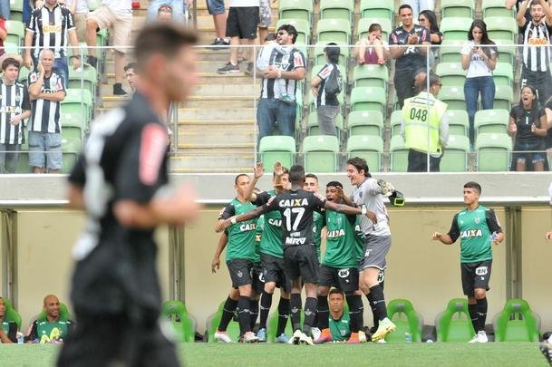 Galo saiu na frente, com Hyuri, mas levou virada do Tricolor. Maicon e Gilberto fizeram para o So Paulo
