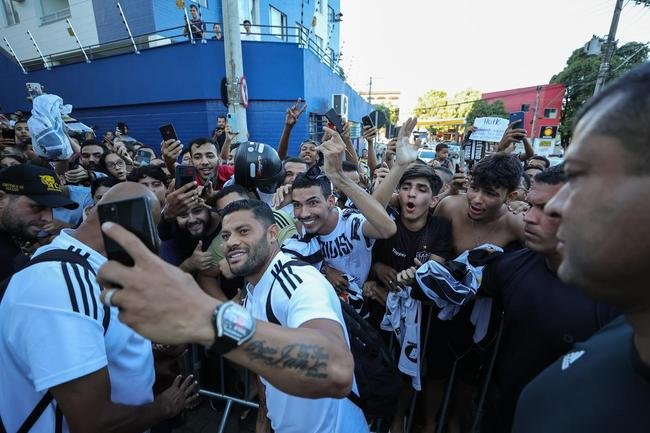 No fim da tarde desta sexta-feira (4/3), delega��o do Atl�tico desembarcou em Governador Valadares, onde enfrentar� o Democrata pelo Campeonato Mineiro.