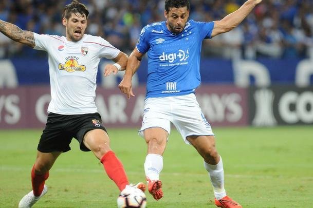 Fotos do jogos entre Cruzeiro e Deportivo Lara no Mineiro