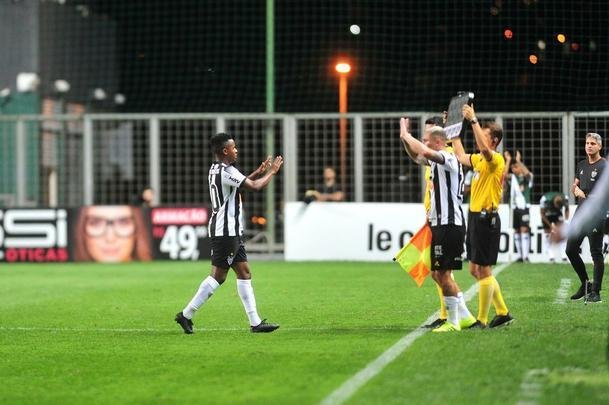 Equipes se enfrentam em jogo adiado da 21 rodada do Campeonato Brasileiro