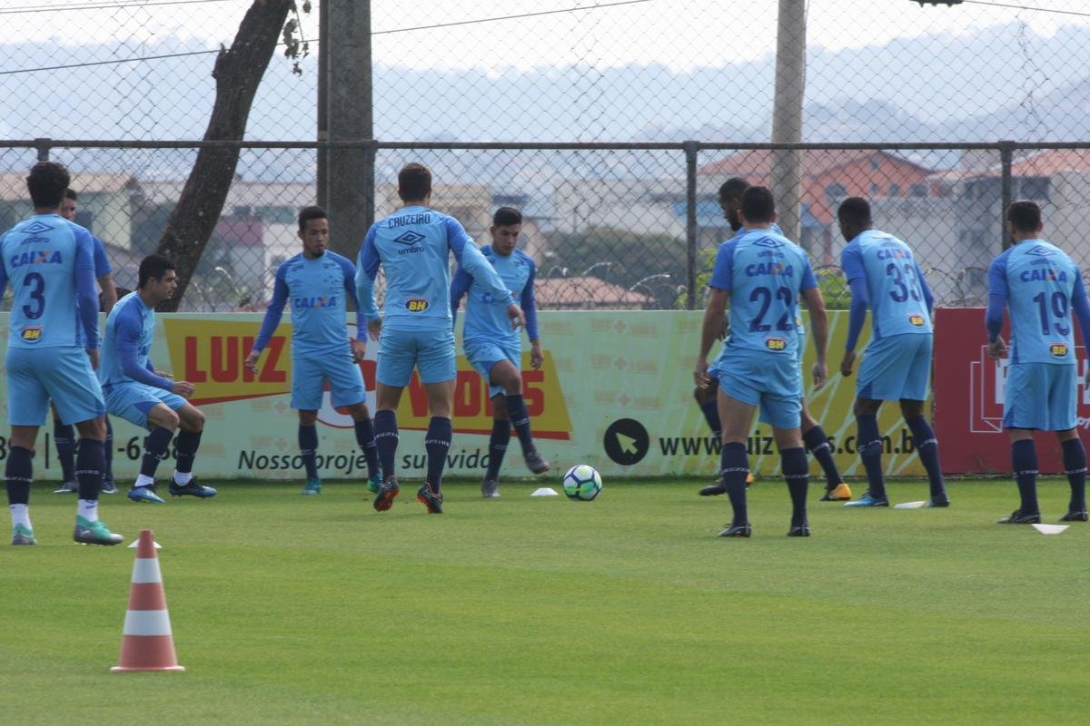 Presidente do Cruzeiro, Wagner Pires de S, acompanhou treino deste sbado, na Toca da Raposa II. Mais uma vez, Arrascaeta treinou normalmente e est cotado para iniciar como titular diante do Atltico-PR, na segunda-feira, no Mineiro, pelas oitavas de final da Copa do Brasil