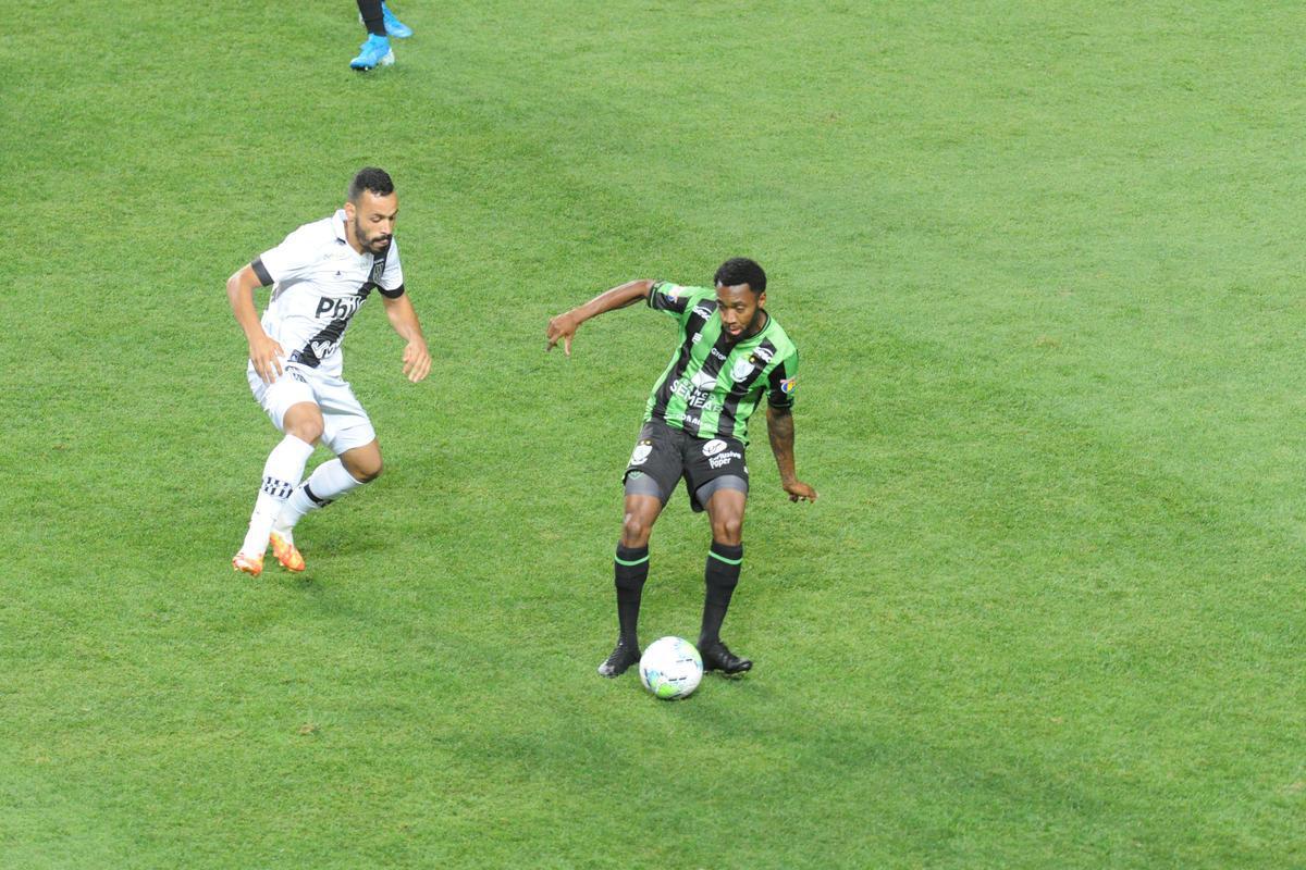 Fotos do duelo entre Amrica e Ponte Preta, no Independncia, em Belo Horizonte, em jogo de volta da quarta fase da Copa do Brasil