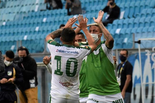 Grmio e Amrica se enfrentaram em Porto Alegre, pela 13 rodada do Campeonato Brasileiro