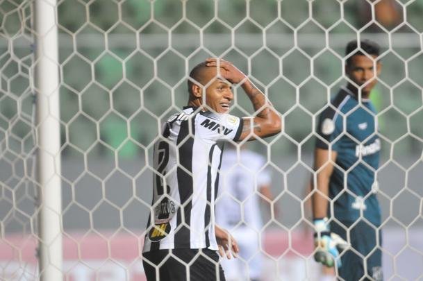 Fotos da vitria do Atltico sobre o Cear, por 2 a 1, no Independncia, com gols de Otero e Luan. Thiago Gallhardo descontou para os cearenses