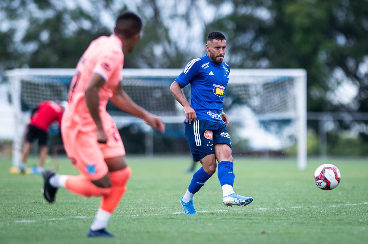 Imagens do jogo-treino entre Cruzeiro e Bolívar, neste sábado (20/2), na Toca da Raposa II. Time celeste venceu por 1 a 0