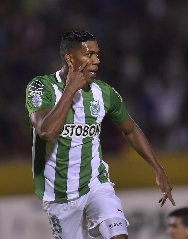 FLAMENGO - O reforado elenco do Flamengo tem trs campees da Copa Libertadores: o atacante Berro (pelo Atltico Nacional-COL, em 2016 - foto), o volante Willian Aro (pelo Corinthians, em 2012) e o lateral-direito Par (pelo Santos, em 2011).