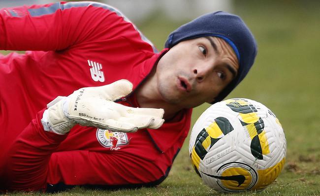 Julio Cesar protagonizou lances polêmicos na vitória do Corinthians por 1 a 0 sobre o Cruzeiro