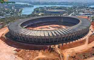 Foto aérea do Mineirão registrada em 14 de julho de 2011 durante obras de modernização do Mineirão visando à Copa do Mundo de 2014. Notam-se várias estruturas internas e externas já demolidas.