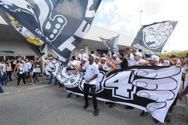 Imagens da chegada de Diego Tardelli