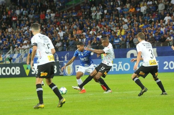 Fotos de Cruzeiro x Corinthians, no Mineiro, pela oitava rodada do Campeonato Brasileiro