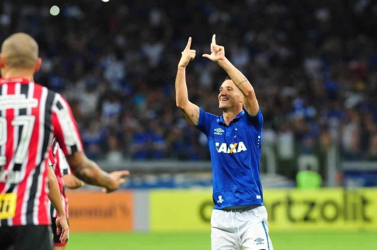 Cruzeiro perde por 2 a 1, mas gol de Thiago Neves assegura classificao s oitavas de final