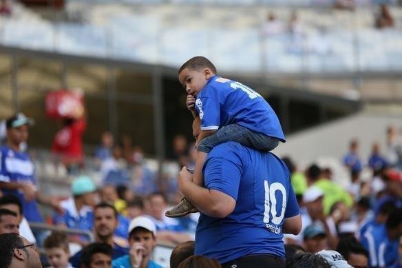 Torcida do Cruzeiro no clssico contra o Atltico no Mineiro