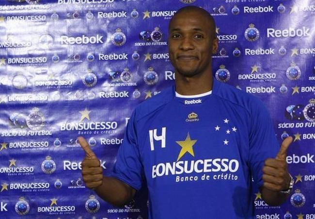 Gilberto foi apresentado em 28 de julho de 2009