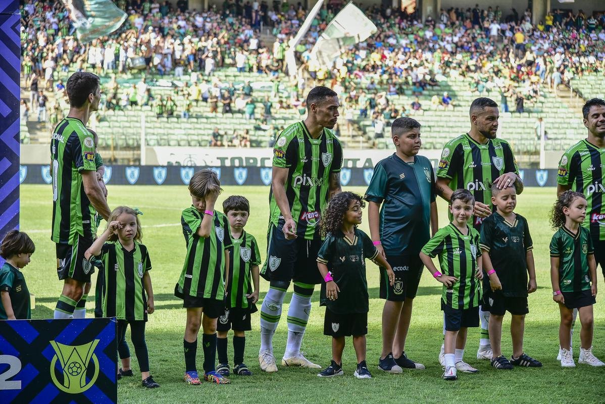 As fotos do duelo decisivo entre Amrica e Atltico, neste domingo (13/11), no Independncia, em Belo Horizonte. Partida foi vlida pela 38 rodada da Srie A do Campeonato Brasileiro.