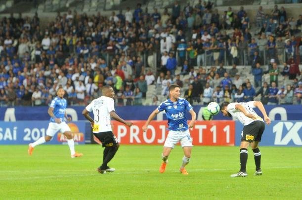 Fotos de Cruzeiro x Corinthians, no Mineiro, pela oitava rodada do Campeonato Brasileiro