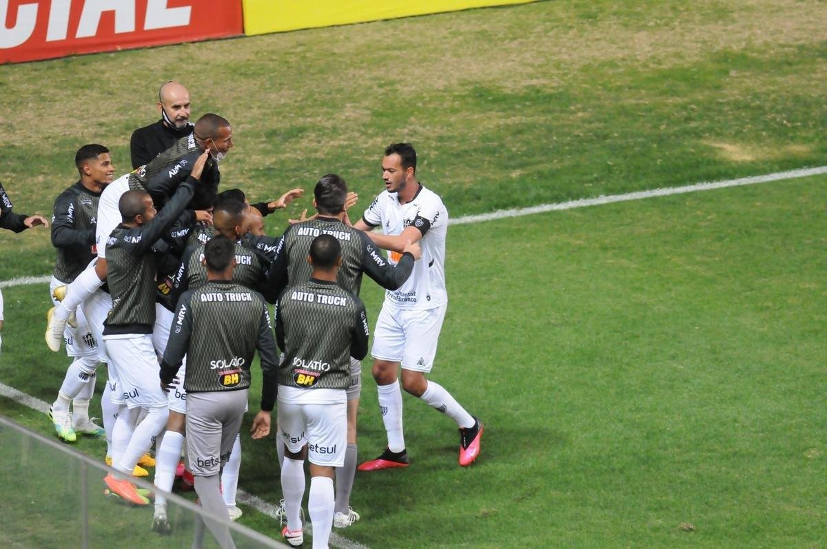 Marrony ampliou e fez 2 a 0 para o Atltico no Independncia