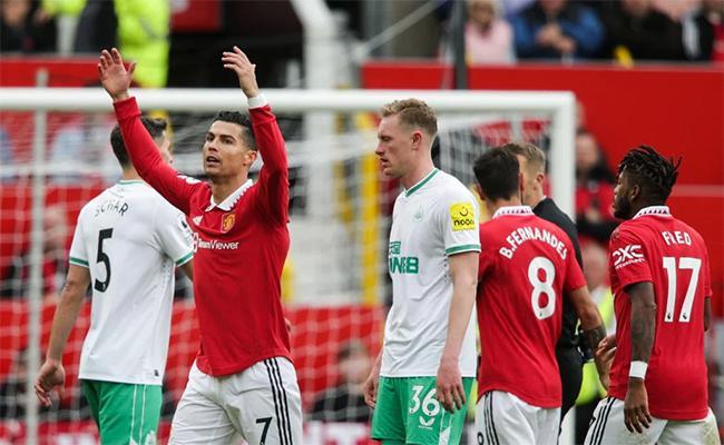 Substituído no jogo, Cristiano Ronaldo ficou irritado