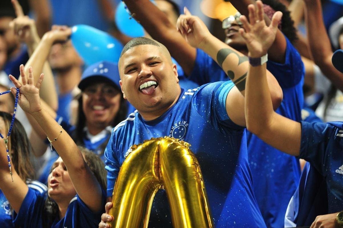 Festa da torcida do Cruzeiro no Mineiro diante do Vasco pela Srie B