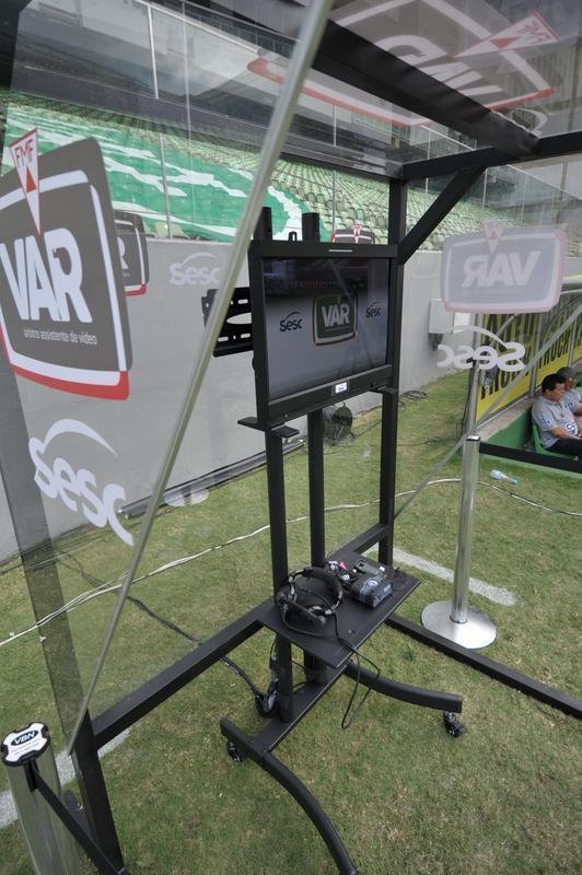 Fotos da sala do VAR (rbitro assistente de vdeo) no Independncia