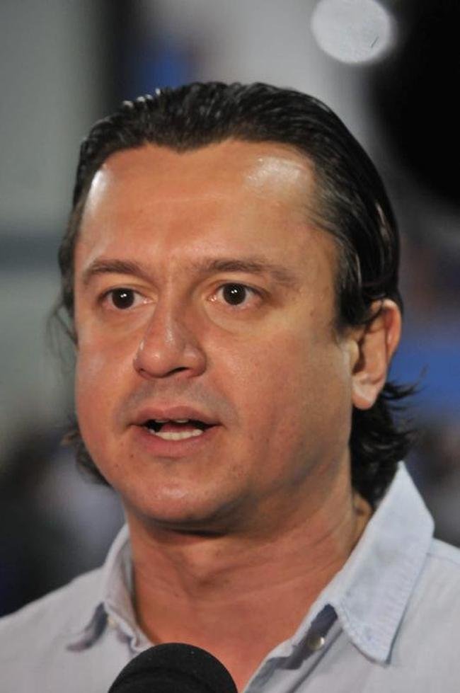 Conselheiros e associados do Cruzeiro durante votao de mudana do Estatuto do clube. Assembleia geral autorizou venda de at 90% das aes da SAF para investidores. Houve festa dos cruzeirenses no Parque Esportivo do Barro Preto, em BH, devido  possibilidade de chegada de recursos para tornar o futebol mais competitivo a partir de 2022.