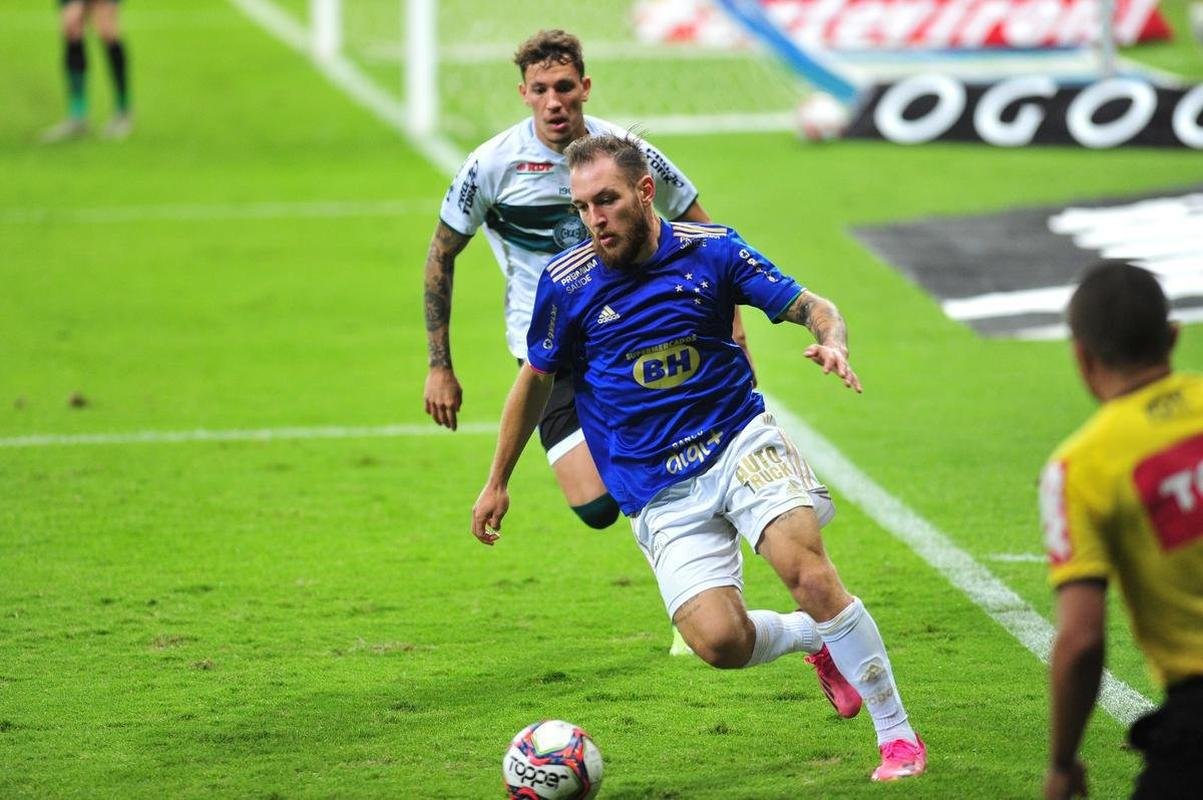 Fotos do jogo entre Cruzeiro e Coritiba, no Mineiro, em Belo Horizonte, pela nona rodada da Srie B do Campeonato Brasileiro de 2021